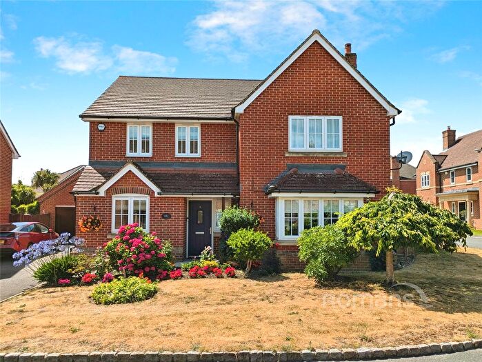 4 Bedroom Detached House For Sale In Grenadier Close, Shinfield, Reading, RG2