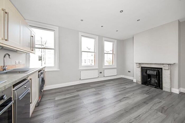 2 Bedroom Flat For Sale In Honor Oak Park, Forest Hill, SE23
