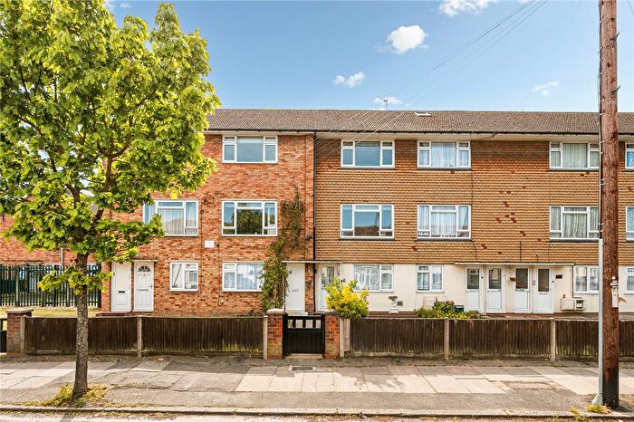2 Bedroom Flat To Rent In Allenby Road, Southall, UB1