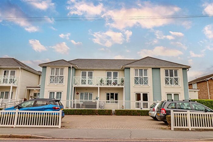 1 Bedroom Property For Sale In Long Road, Canvey Island, SS8
