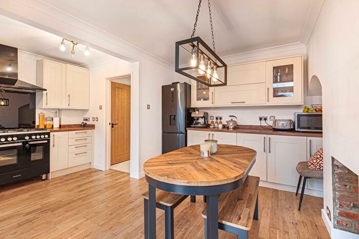 3 Bedroom Semi-Detached House For Sale In Oakfield Park Road, Dartford, DA1