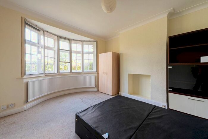 4 Bedroom Detached House To Rent In Kingsway, New Malden KT3