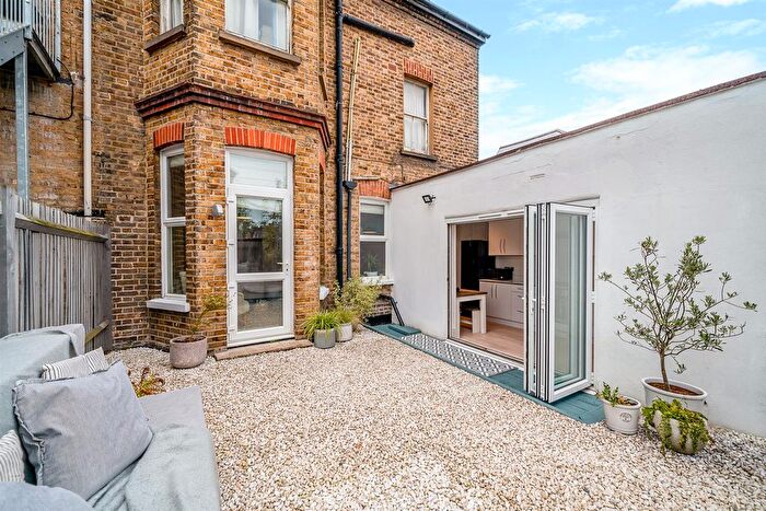 2 Bedroom Flat For Sale In College Road, Bromley, BR1