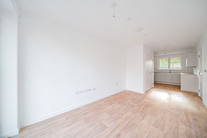 1 Bedroom Flat To Rent In Bowline Street, Barking, IG11