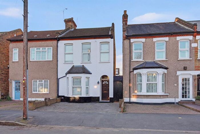 3 Bedroom Semi Detached House For Sale In Stanley Road, South Woodford, E18