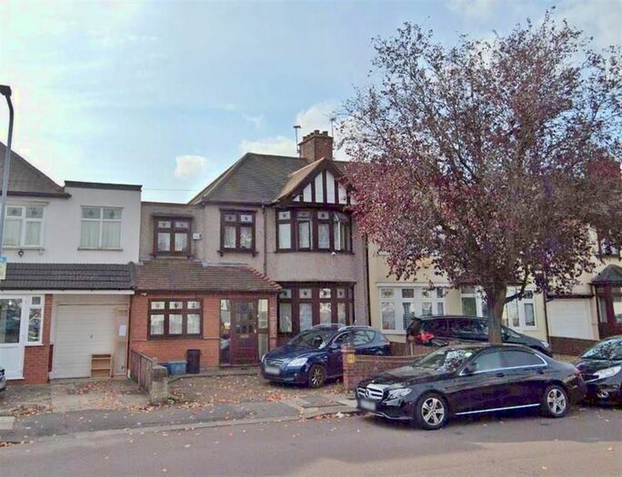 5 Bedroom Terraced House To Rent In Primrose Avenue, Romford, Essex RM6