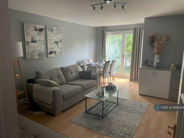 2 Bedroom Flat To Rent In Webley Court, Enfield, EN3