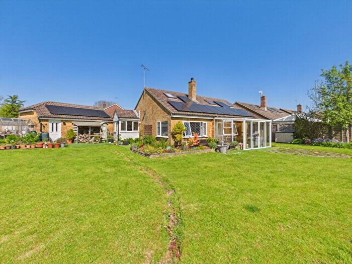3 Bedroom Bungalow For Sale In East View Fields, Plumpton Green, BN7