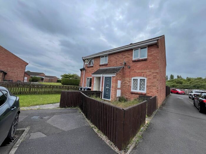 3 Bedroom Property To Rent In Phipps Close, Westbury, Wiltshire, BA13