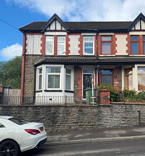 3 Bedroom Semi Detached House For Sale In Pentwyn Road, Blackwood, NP12