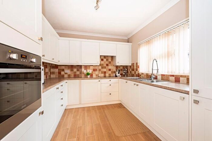 2 Bedroom Detached Bungalow For Sale In Farriers Way, Uckfield, TN22
