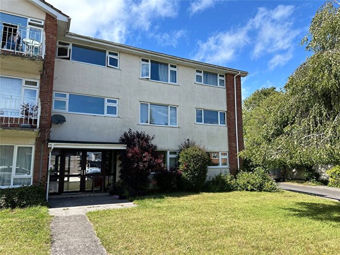 2 Bedroom Flat To Rent In Deane Drive, Taunton, Somerset, TA1