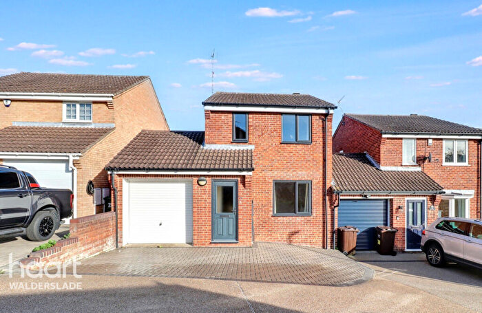 3 Bedroom Link Detached House For Sale In Gatcombe Close, Chatham, ME5