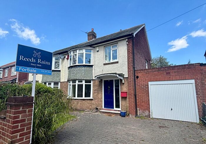 3 Bedroom Semi-Detached House For Sale In Maywood Close, Newcastle Upon Tyne, Tyne And Wear, NE3