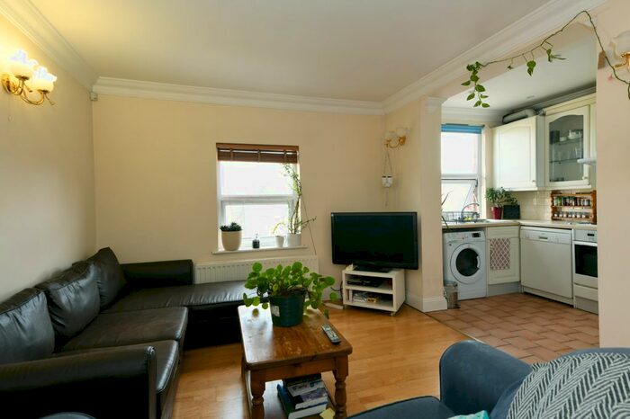 2 Bedroom Flat To Rent In Holloway Road, London, N7