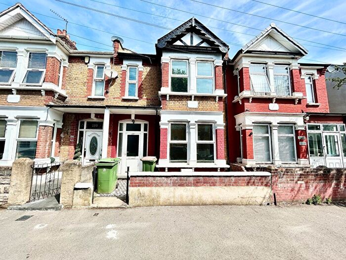 4 Bedroom House To Rent In Clements Road, East Ham, E6