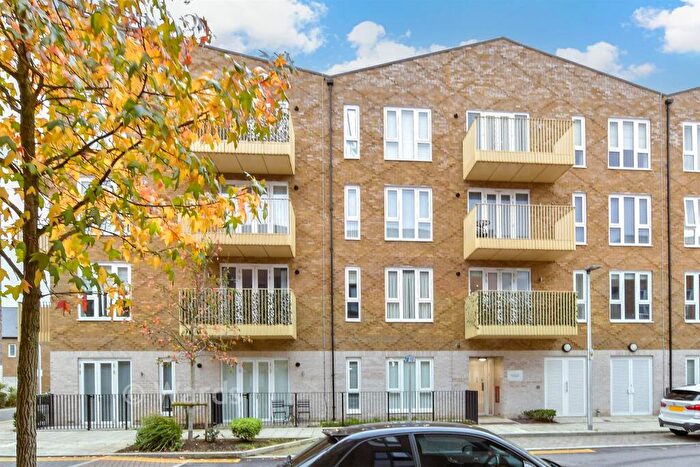 2 Bedroom Apartment For Sale In Corys Road, Rochester, Kent, ME1