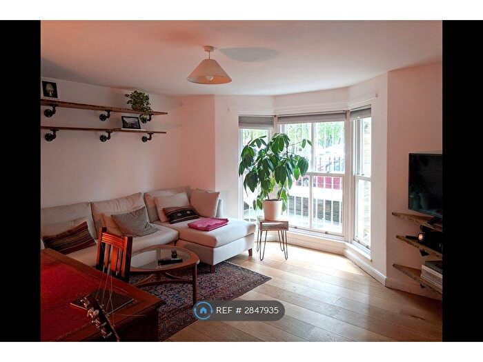 2 Bedroom Flat To Rent In Villa Road, London, SW9
