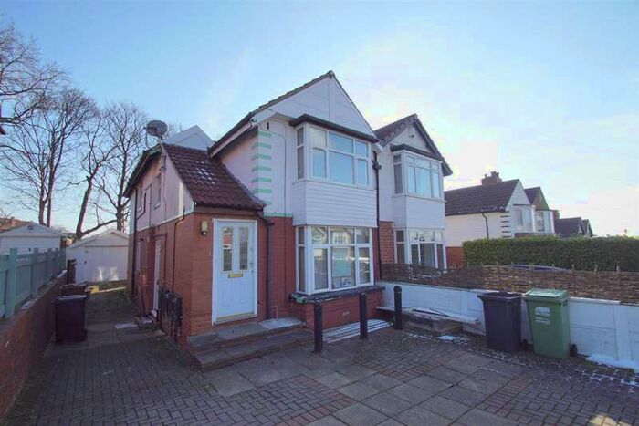 2 Bedroom Flat To Rent In Roxholme Terrace, Leeds, LS7