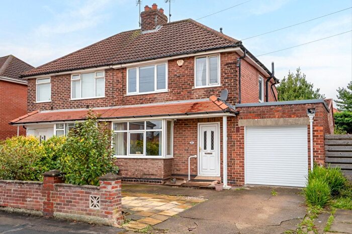 3 Bedroom Semi-detached House For Sale In Collingwood Avenue, York, YO24