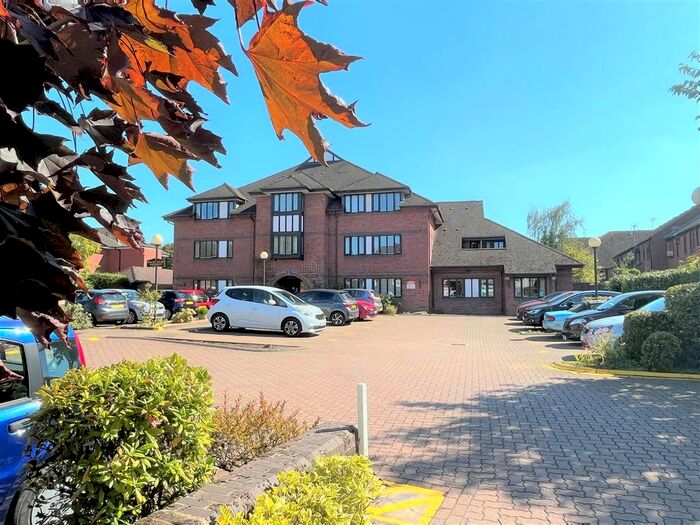 1 Bedroom Flat For Sale In Healey Court, Coten End, Warwick, CV34
