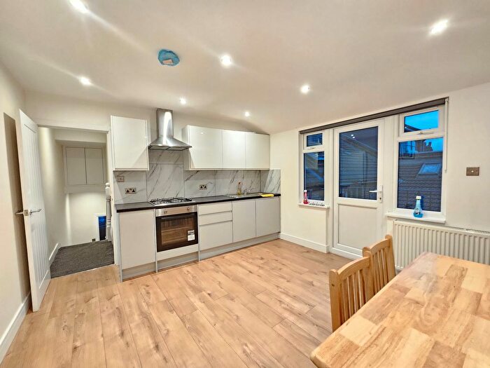 4 Bedroom Flat To Rent In Wallwood Road, London, E11