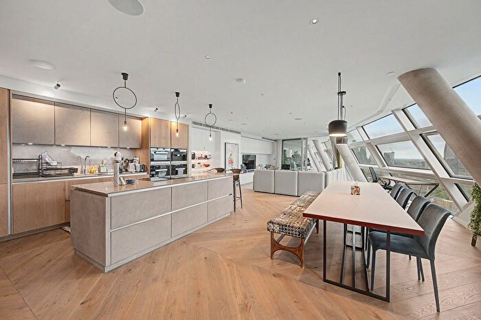 3 Bedroom Flat For Sale In Southwark Bridge Road, Elephant And Castle, London, SE1