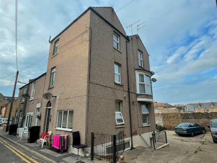 1 Bedroom Flat To Rent In Carroways Place, Margate, CT9