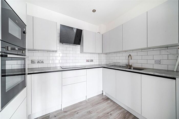 2 Bedroom Apartment To Rent In Ravens Court, Castle Village, Berkhamsted, Hertfordshire, HP4