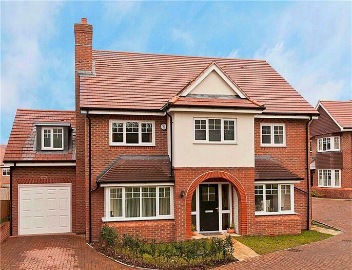 5 Bedroom Detached House To Rent In Fairway Close, Esher, Surrey, KT10