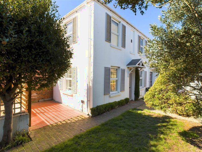 2 Bedroom Cottage To Rent In Alma Street, Lancing, BN15