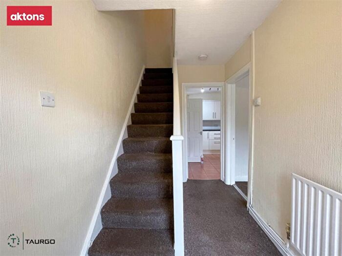 3 Bedroom End Of Terrace House For Sale In Mountain View, Pwllypant, Caerphilly, CF83