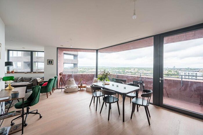 3 Bedroom Flat To Rent In Hoxton, Hoxton, London, N1