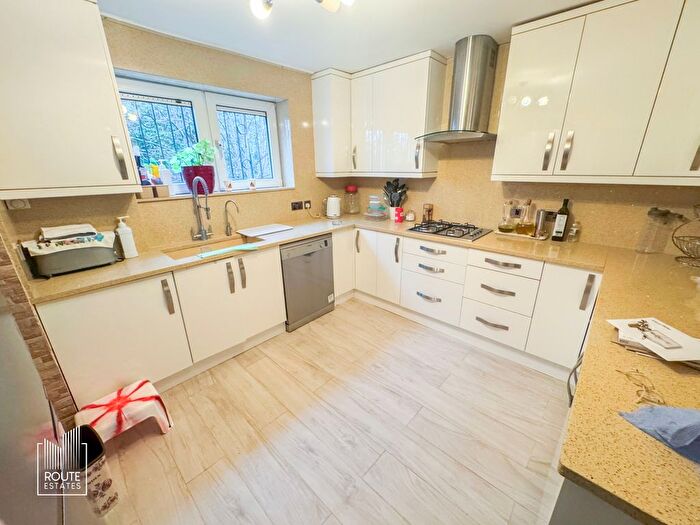 3 Bedroom Flat To Rent In Templeton Road, Haringey, N15