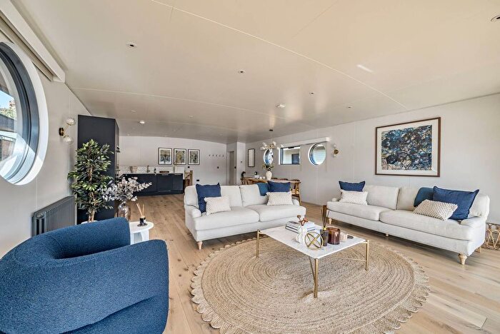 2 Bedroom Houseboat To Rent In Cheyne Walk, Chelsea, London, SW10