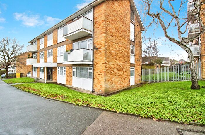 2 Bedroom Flat For Sale In Bevan Way, Hornchurch, RM12