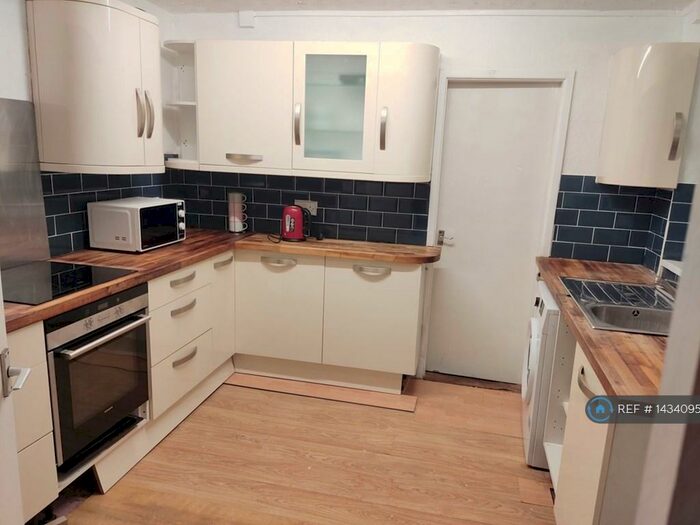 4 Bedroom End Of Terrace House To Rent In May St, Hull, HU5