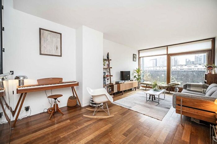 2 Bedroom Flat For Sale In Barbican, Bunyan Court, EC2Y