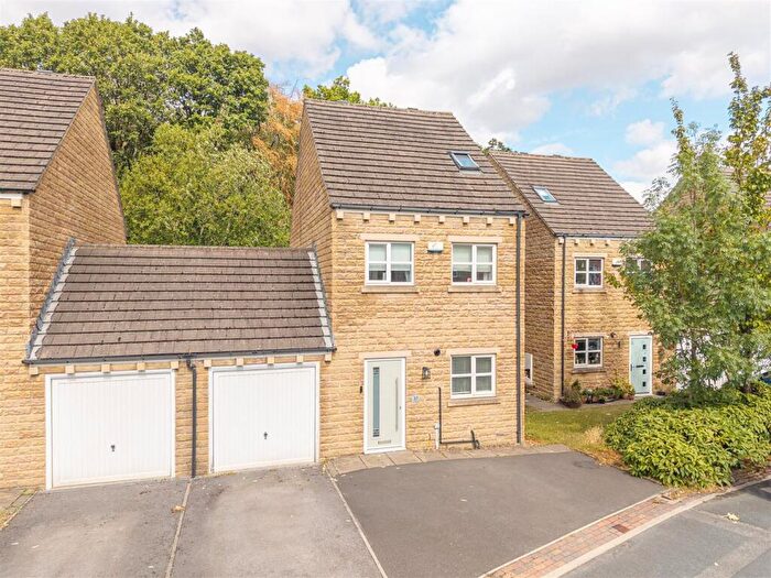 3 Bedroom Property For Sale In Sylvan Ridge, Huddersfield, HD2