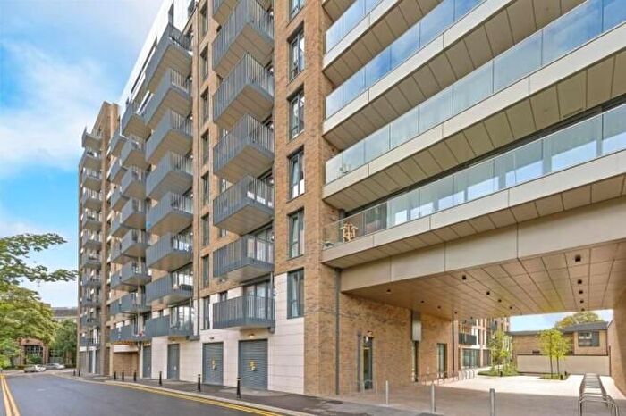 1 Bedroom Flat To Rent In High Street, Staines-Upon-Thames, TW18