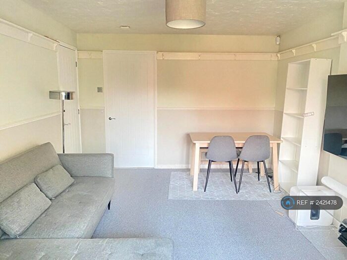 3 Bedroom Semi-Detached House To Rent In Midvale Close, Sheffield, S6