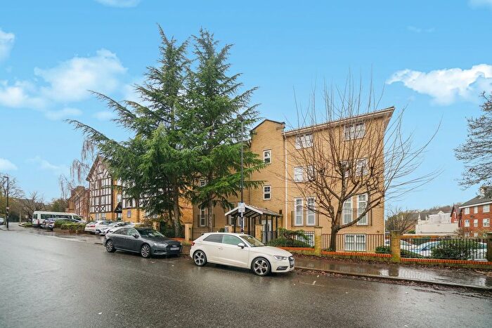 2 Bedroom Flat For Sale In Birdhurst Road, South Croydon, CR2