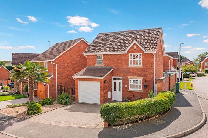 3 Bedroom Detached House For Sale In - Cornfield Way, Burton Latimer, NN15