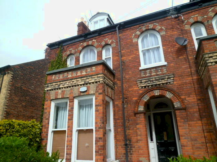 3 Bedroom Flat To Rent In Park Avenue, Hull, HU5