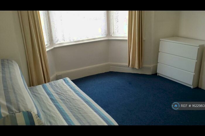 Studio To Rent In Childeric Road, London, SE14