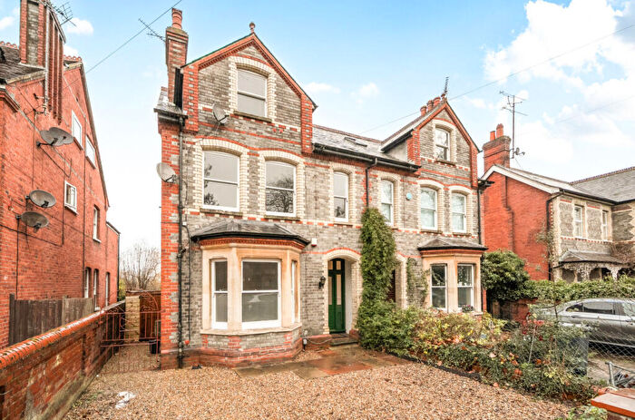 4 Bedroom Semi Detached House For Sale In Tilehurst Road, Reading, Berkshire, RG30