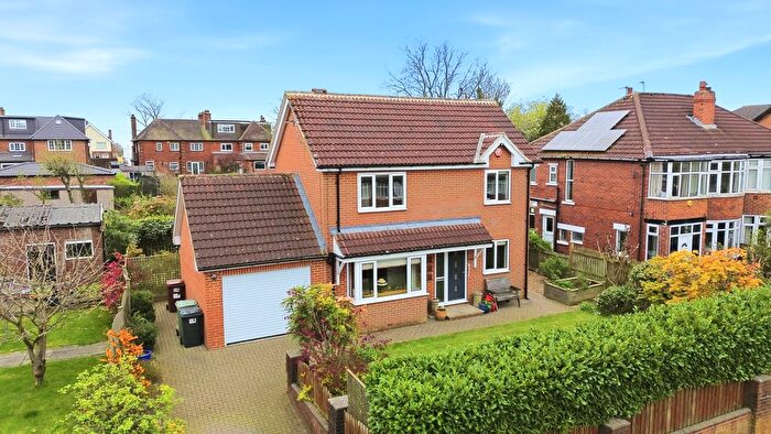 4 Bedroom Detached House For Sale In Earlswood Avenue, Roundhay, Leeds, LS8