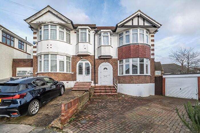 5 Bedroom Semi Detached House To Rent In Highfield Close, Kingsbury, NW9