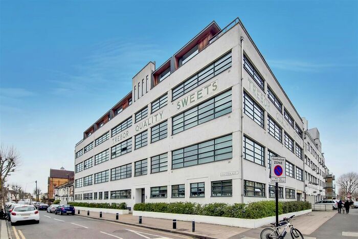 2 Bedroom Flat For Sale In Shaftesbury Road, Forest Gate, E7