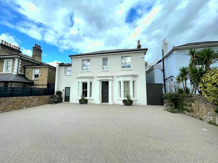 1 Bedroom Flat To Rent In Upper Richmond Road, London, SW15
